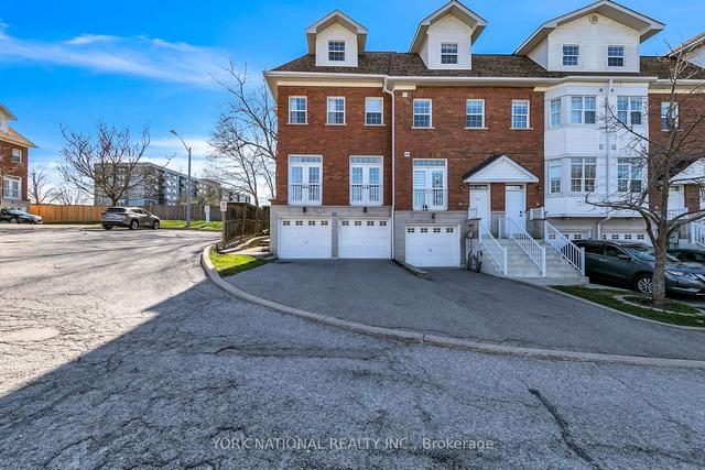 12 Loring Doolittle Crt, Townhouse with 4 bedrooms, 4 bathrooms and 4 parking in Aurora ON | Image 12