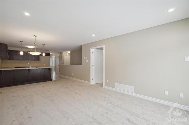 192 Seabert Drive, Townhouse with 2 bedrooms, 2 bathrooms and 2 parking in Arnprior ON | Image 2