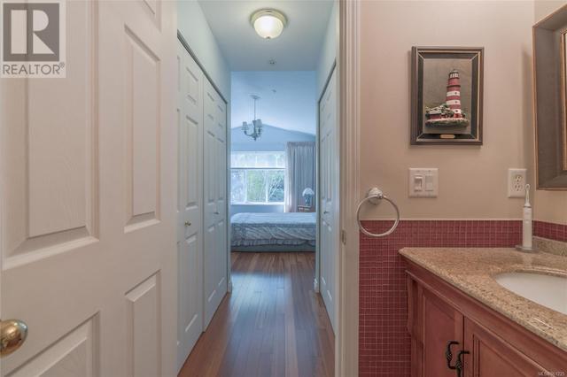 6161 Rosecroft Pl, House attached with 2 bedrooms, 2 bathrooms and null parking in Nanaimo BC | Image 43