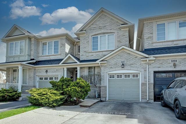3257 Epworth Cres, House attached with 3 bedrooms, 3 bathrooms and 4 parking in Oakville ON | Image 1