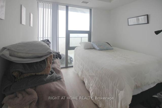 5207 - 11 Wellesley St W, Condo with 1 bedrooms, 1 bathrooms and 1 parking in Toronto ON | Image 10