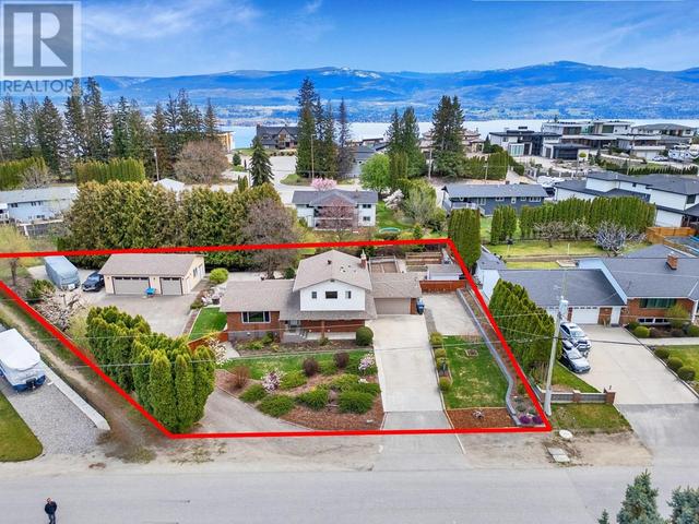 2401 Crestview Road, House detached with 5 bedrooms, 4 bathrooms and 5 parking in West Kelowna BC | Image 2