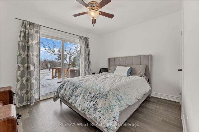 90 Westcroft Dr, House detached with 3 bedrooms, 2 bathrooms and 4 parking in Toronto ON | Image 8