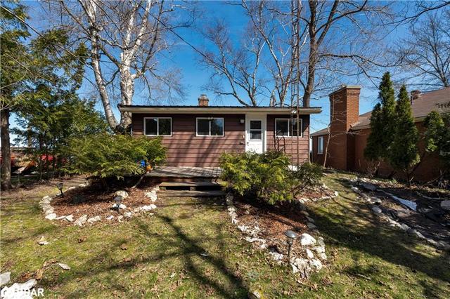 1950 Shore Lane, House detached with 2 bedrooms, 1 bathrooms and 10 parking in Wasaga Beach ON | Image 3