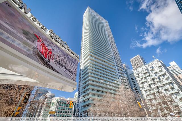 2912 - 300 Front St W, Condo with 2 bedrooms, 2 bathrooms and 1 parking in Toronto ON | Image 1