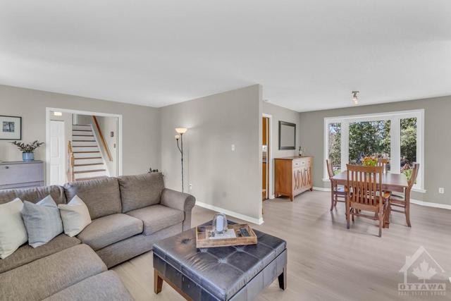 7121 Shadow Ridge Drive, House detached with 4 bedrooms, 3 bathrooms and 8 parking in Ottawa ON | Image 5