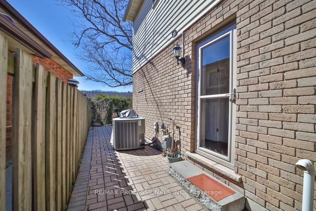 19 Salina Pl, House detached with 3 bedrooms, 3 bathrooms and 3 parking in Hamilton ON | Image 30