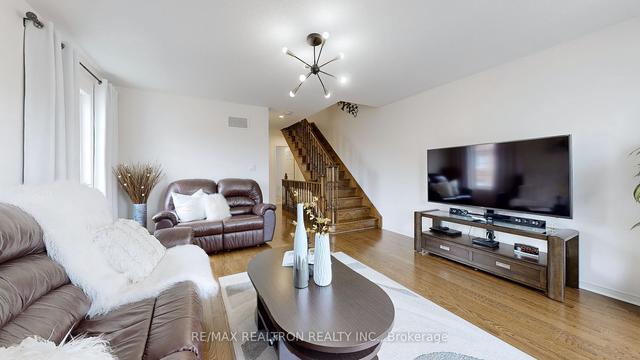27 Sergio Marchi St, House attached with 3 bedrooms, 4 bathrooms and 2 parking in Toronto ON | Image 5