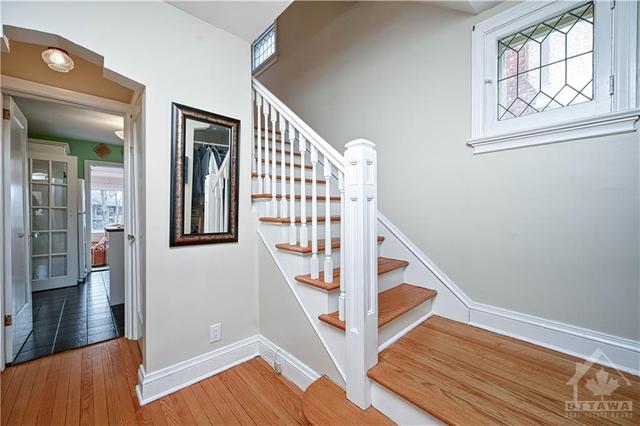 369 Main Street, House detached with 3 bedrooms, 2 bathrooms and 3 parking in Ottawa ON | Image 5