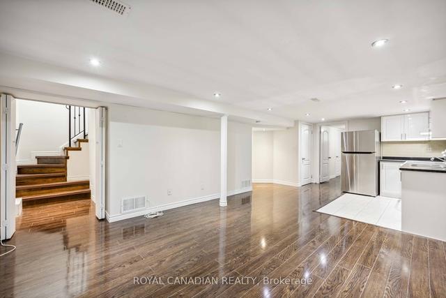 12 Huntington Ave, House detached with 2 bedrooms, 2 bathrooms and 5 parking in Toronto ON | Image 16
