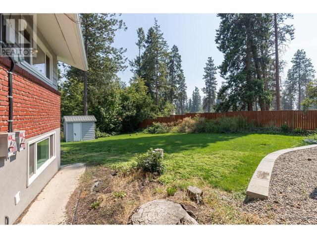 2455 Maquinna Road, House detached with 6 bedrooms, 4 bathrooms and 4 parking in Kelowna BC | Image 39