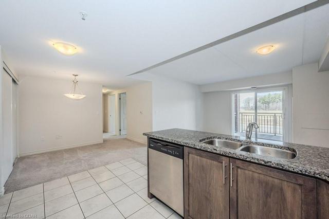 205 - 45 Kingsbury Square, House attached with 3 bedrooms, 2 bathrooms and 1 parking in Guelph ON | Image 4