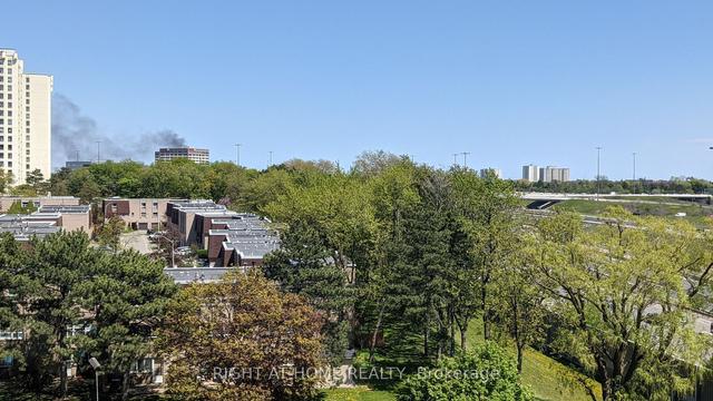 801 - 5 Parkway Forest Dr, Condo with 3 bedrooms, 2 bathrooms and 1 parking in Toronto ON | Image 10