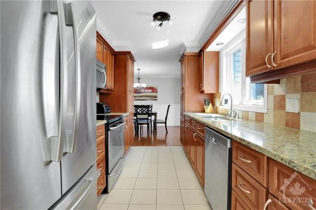 1782 Ernest Avenue, House detached with 4 bedrooms, 3 bathrooms and 6 parking in Ottawa ON | Image 15