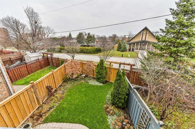4 Lilac Ave, House semidetached with 2 bedrooms, 2 bathrooms and 2 parking in Toronto ON | Image 16