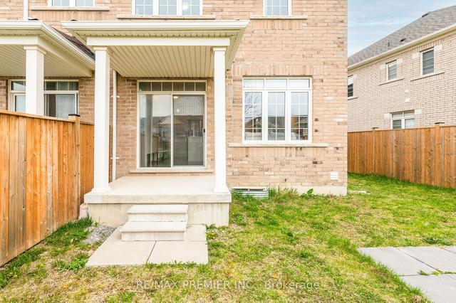 10 Angela St, House attached with 4 bedrooms, 4 bathrooms and 3 parking in Bradford West Gwillimbury ON | Image 35
