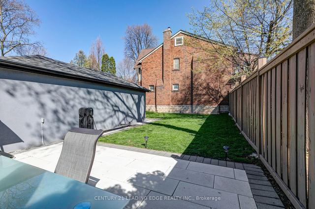 122 Lawrence Ave E, House detached with 3 bedrooms, 3 bathrooms and 5 parking in Toronto ON | Image 31
