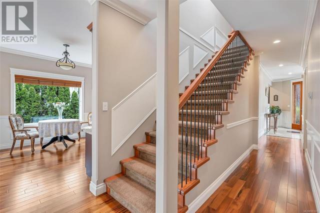 1705 De Sousa Pl, House detached with 4 bedrooms, 4 bathrooms and 2 parking in Saanich BC | Image 31
