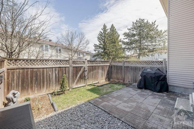 513 Sidney Drive, Townhouse with 3 bedrooms, 2 bathrooms and 2 parking in Ottawa ON | Image 27