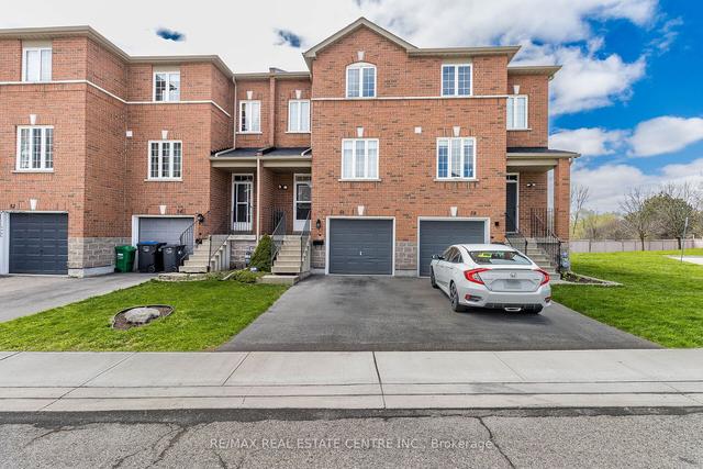 56 - 120 Railroad St, Townhouse with 3 bedrooms, 2 bathrooms and 2 parking in Brampton ON | Image 1