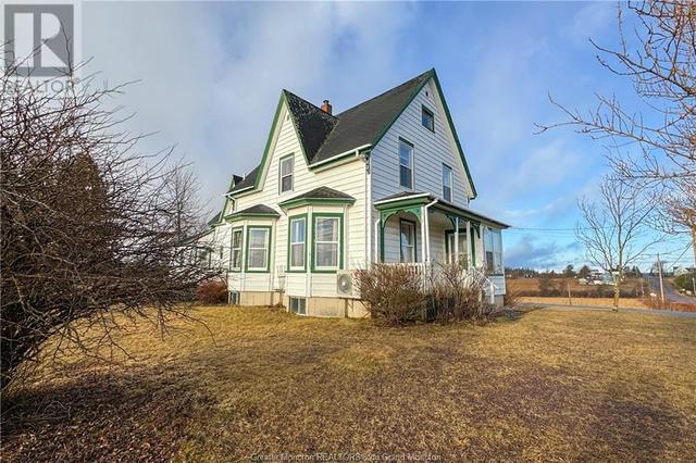 64 Fairfield Rd, House detached with 4 bedrooms, 2 bathrooms and null parking in Sackville NB | Image 1