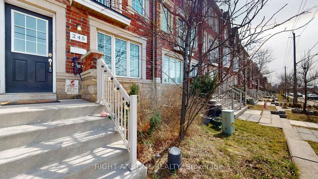 245 Torbarrie Rd, House attached with 3 bedrooms, 3 bathrooms and 1 parking in Toronto ON | Image 23