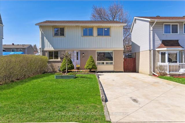 24 Jason Sq, House detached with 3 bedrooms, 2 bathrooms and 4 parking in Brampton ON | Image 1