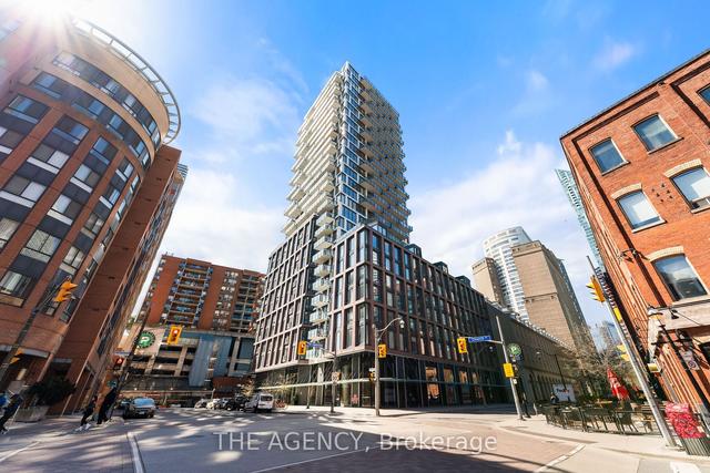 402 - 2a Church St, Condo with 3 bedrooms, 2 bathrooms and 0 parking in Toronto ON | Image 1