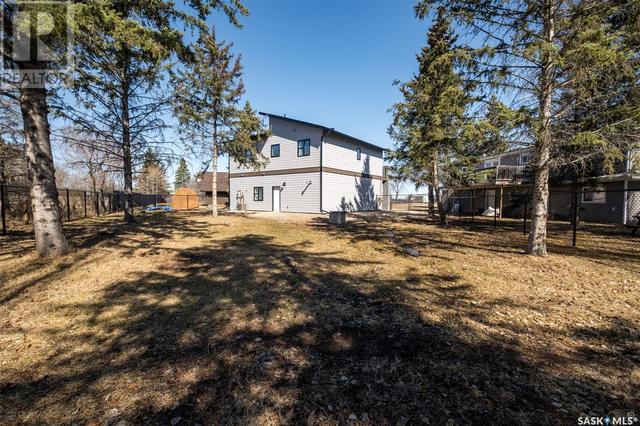 13 Henderson Place, House detached with 3 bedrooms, 2 bathrooms and null parking in Candle Lake SK | Image 35
