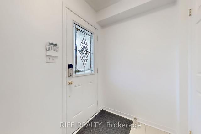 32 Odoardo Disanto Circ, House attached with 3 bedrooms, 4 bathrooms and 2 parking in Toronto ON | Image 4
