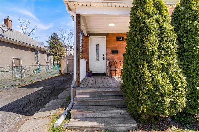 18 Prince Street, House detached with 3 bedrooms, 1 bathrooms and 2 parking in St. Catharines ON | Image 5
