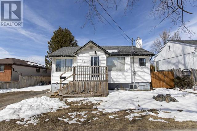 140 Algonquin St S, House detached with 3 bedrooms, 2 bathrooms and null parking in Thunder Bay ON | Image 1