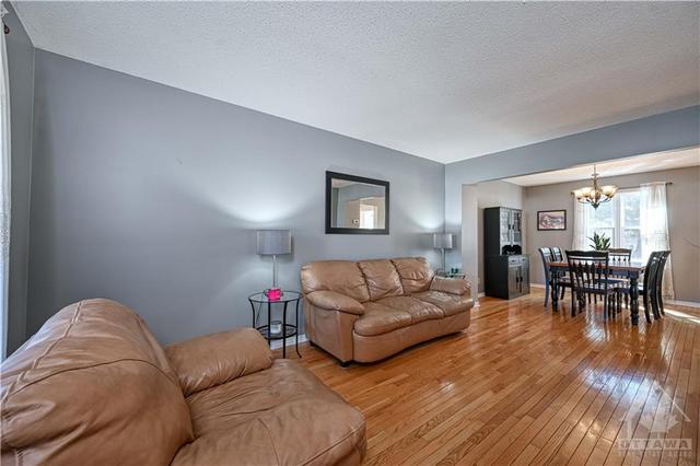 1914 Leclair Crescent, House detached with 3 bedrooms, 3 bathrooms and 4 parking in Ottawa ON | Image 4
