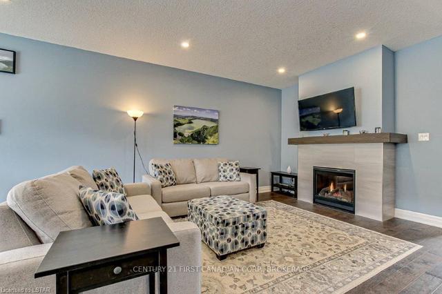 418 - 9861 Glendon Dr, House attached with 2 bedrooms, 2 bathrooms and 2 parking in Middlesex Centre ON | Image 3