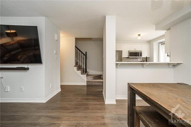 105 Helenium Lane, Townhouse with 2 bedrooms, 2 bathrooms and 3 parking in Ottawa ON | Image 6