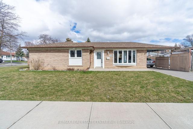 19 Netherly Dr, House detached with 3 bedrooms, 2 bathrooms and 3 parking in Toronto ON | Image 1