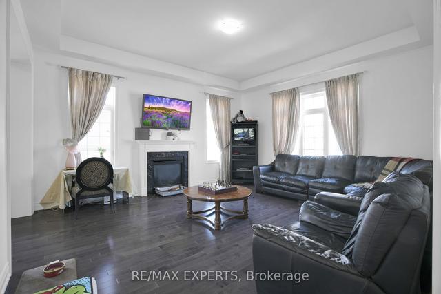 8 Observatory Cres, House detached with 4 bedrooms, 5 bathrooms and 4 parking in Brampton ON | Image 4