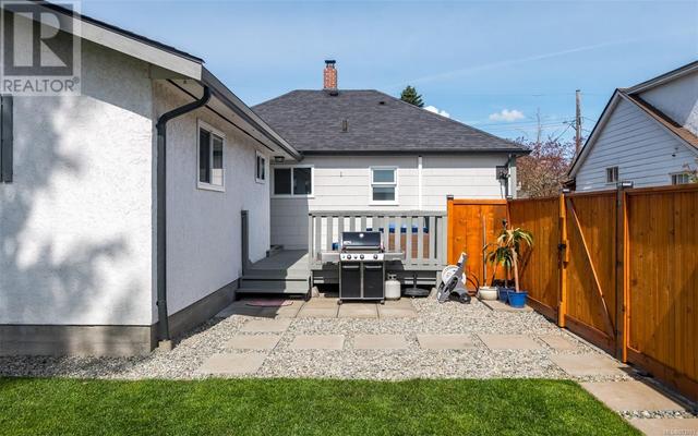 1007 Dunsmuir Rd, House detached with 3 bedrooms, 2 bathrooms and 4 parking in Esquimalt BC | Image 28