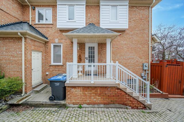 157 Ural Circ, House attached with 3 bedrooms, 2 bathrooms and 3 parking in Brampton ON | Image 12