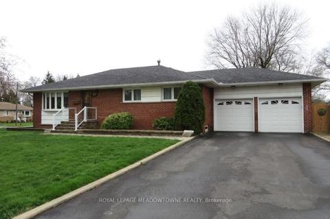 20 Suburban Dr, House detached with 3 bedrooms, 2 bathrooms and 6 parking in Mississauga ON | Card Image