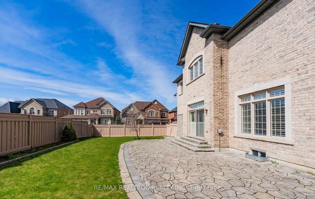 61 Stratheden Lane, House detached with 5 bedrooms, 4 bathrooms and 6 parking in Vaughan ON | Image 24