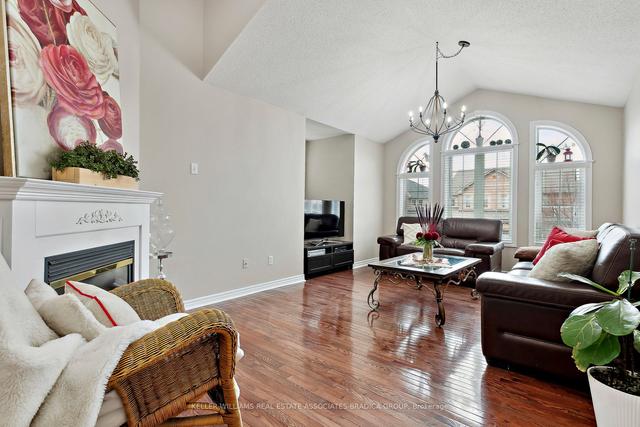 18 Prince Cres, House detached with 3 bedrooms, 3 bathrooms and 6 parking in Brampton ON | Image 10