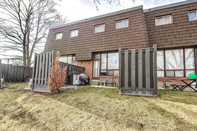 80 Darras Crt, Townhouse with 4 bedrooms, 2 bathrooms and 2 parking in Brampton ON | Image 27