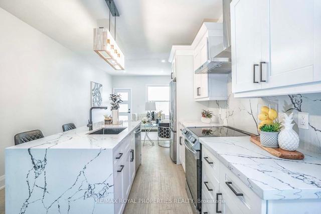 519 Greenwood Ave, House semidetached with 3 bedrooms, 2 bathrooms and 0 parking in Toronto ON | Image 3