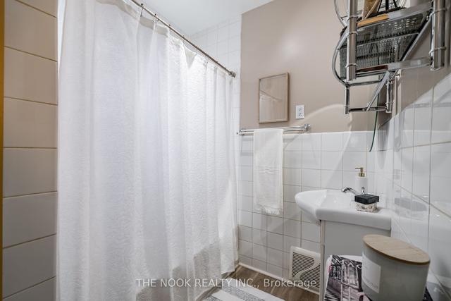 213 Broadway Ave, House detached with 2 bedrooms, 2 bathrooms and 1 parking in Toronto ON | Image 6