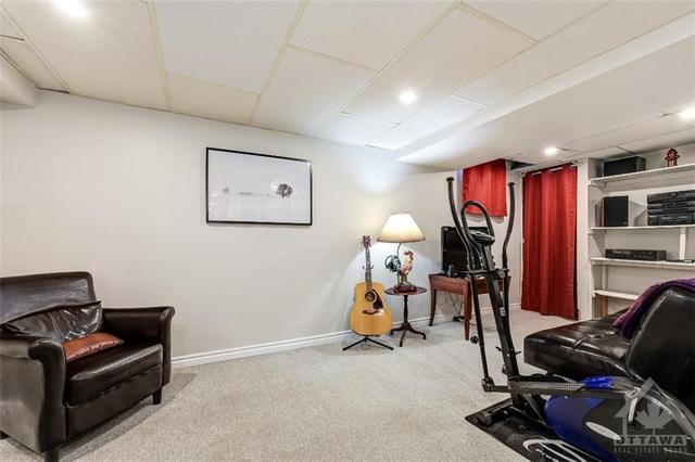 1824 Axminster Court, Townhouse with 3 bedrooms, 2 bathrooms and 2 parking in Ottawa ON | Image 18