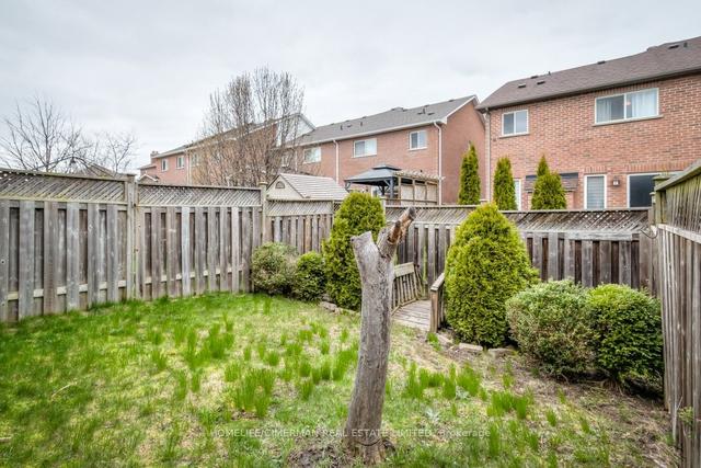 12 Cedarcrest Cres, House attached with 3 bedrooms, 3 bathrooms and 3 parking in Richmond Hill ON | Image 31