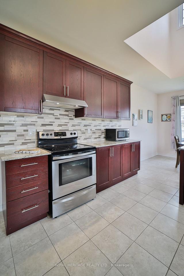 39 David Baker Crt, House detached with 2 bedrooms, 4 bathrooms and 6 parking in Clarington ON | Image 5