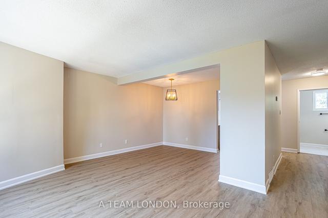 76 - 35 Waterman Ave, Townhouse with 3 bedrooms, 2 bathrooms and 2 parking in London ON | Image 4