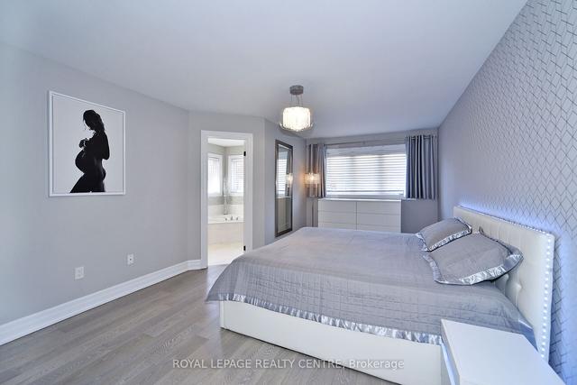 8 Catalpa Cres, House detached with 4 bedrooms, 4 bathrooms and 3 parking in Vaughan ON | Image 16
